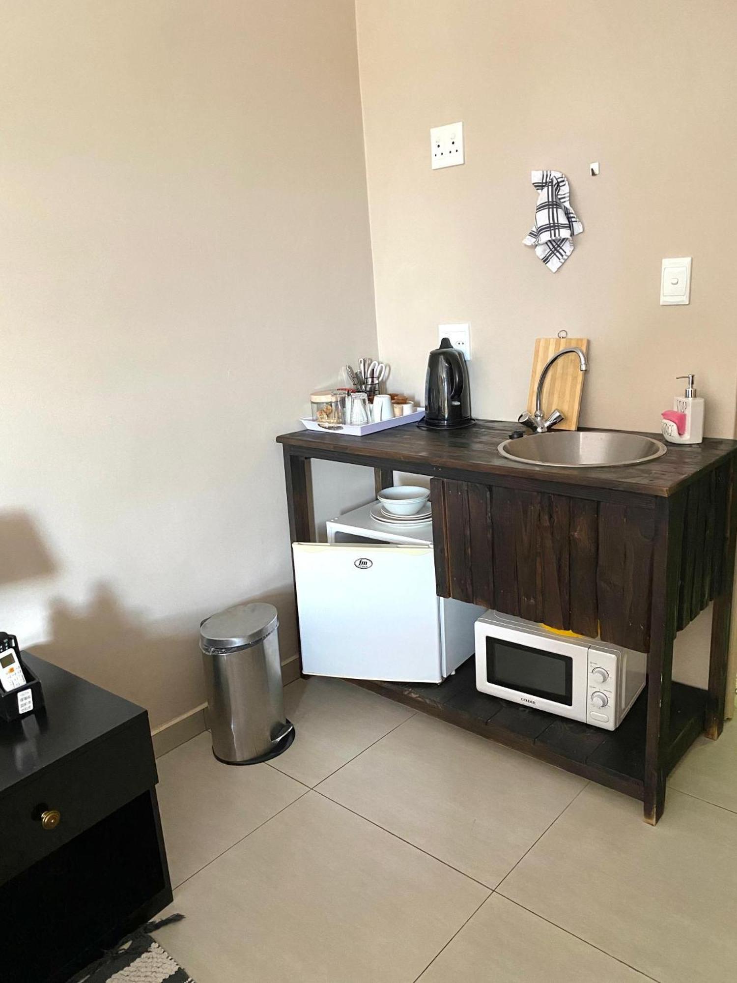 Cavallo Guesthouse Windhoek Bagian luar foto