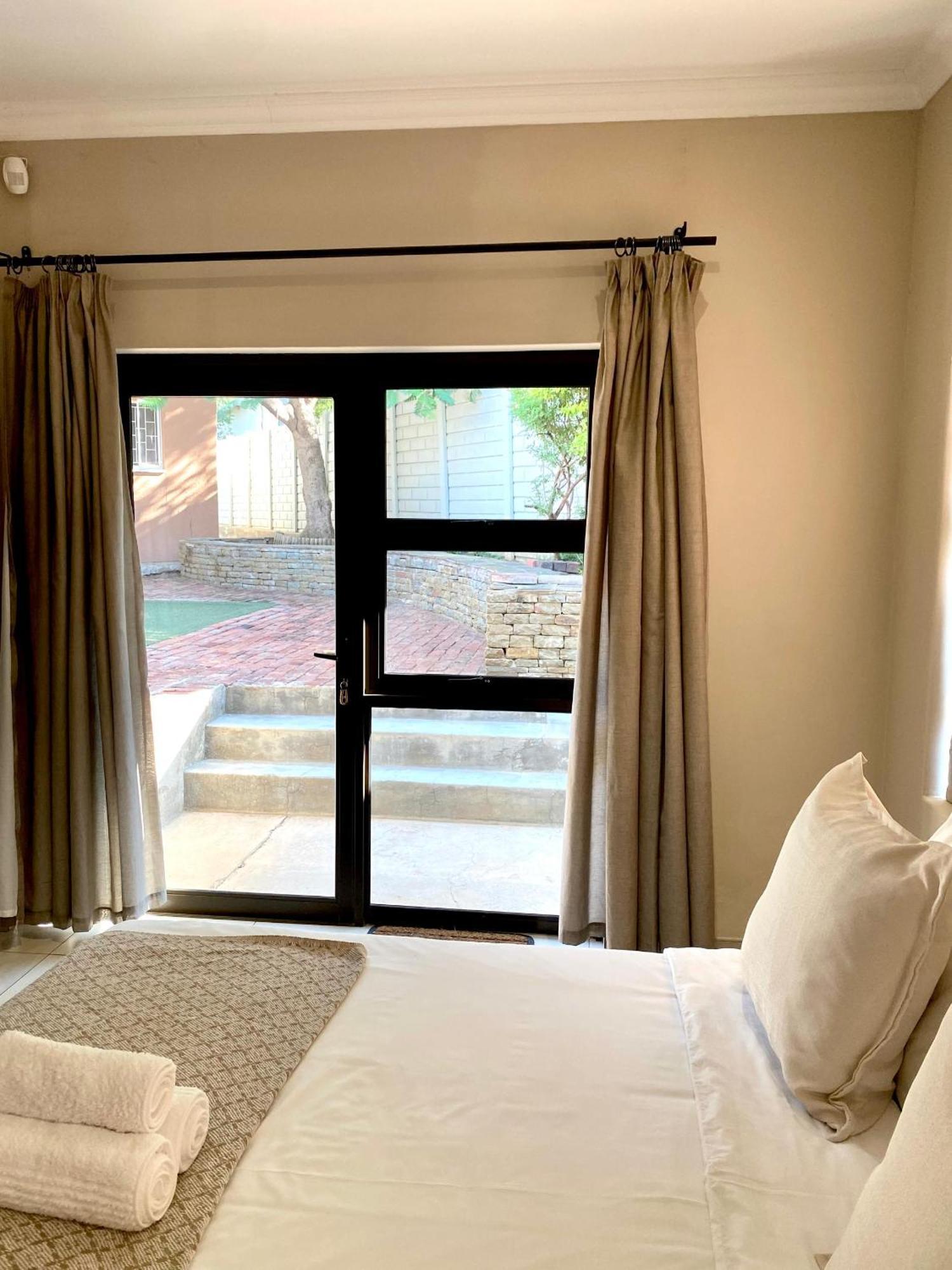 Cavallo Guesthouse Windhoek Bagian luar foto