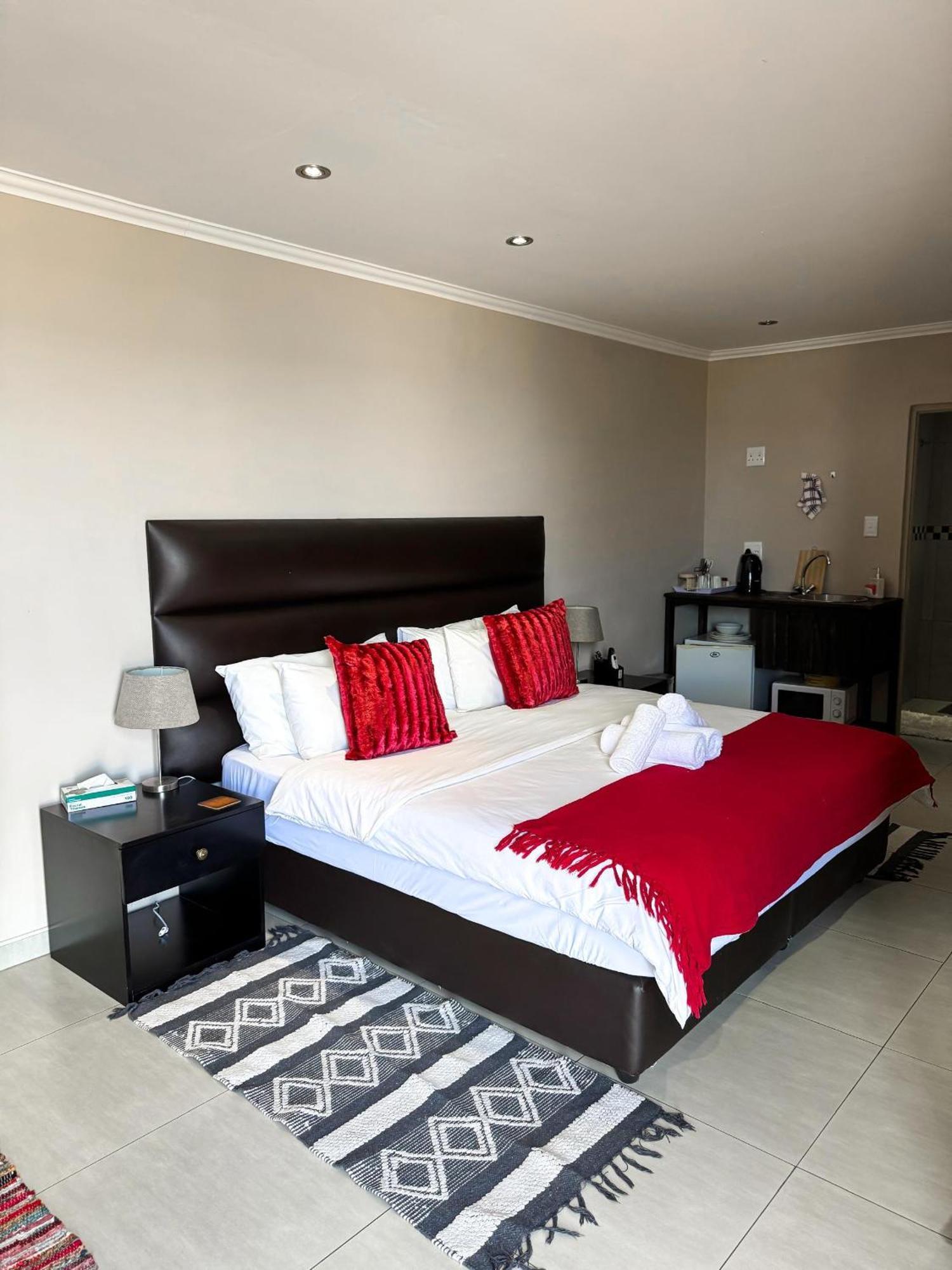 Cavallo Guesthouse Windhoek Bagian luar foto